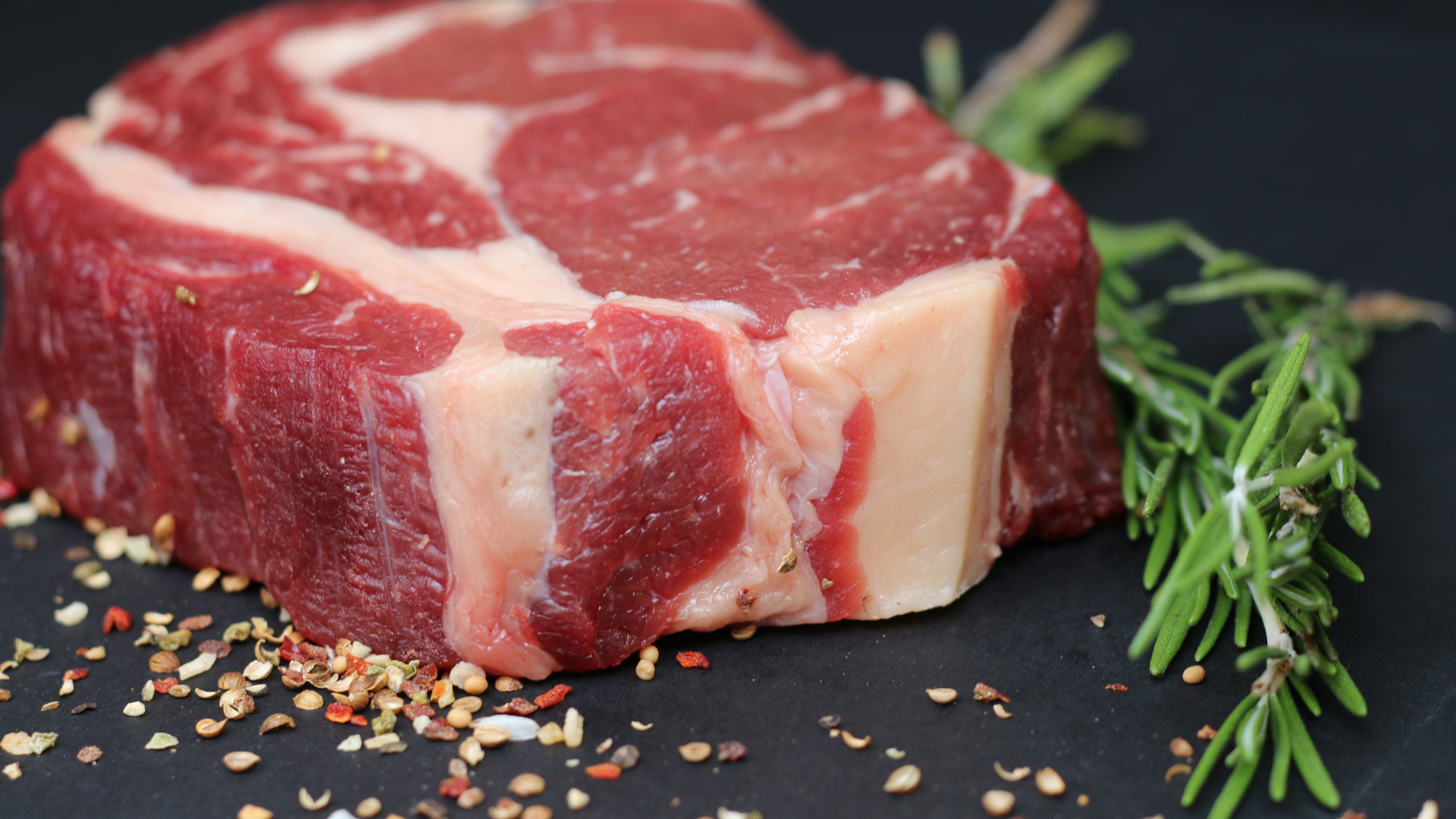 Do Reels para a grelha: como trends gastronômicas estão mudando o varejo de carnes